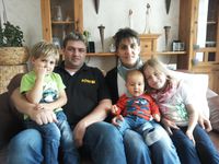 Nadine und Frank R�he mit Neviano, Tiziano und Viviana
