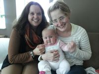 Nadine Rosengarten-Nottbeck mit Ida und Kindergartenleitung Stefanie Klepper