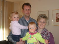 Kathrin und Gerrit Wandt mit Bente und Sinje