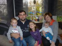 Mareike und Tobias Zimmermann mit Thea Sophia und Mats