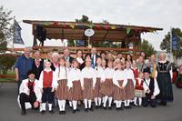Kindertanzgruppe "Piller Kaar" aus Estland zu Gast beim Erntefest in P�pinghausen