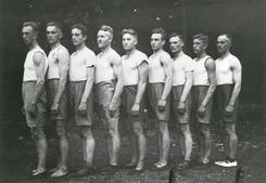 Arbeiter-Turn- und Sportverein L�bbecke mit Karl Haddewig - 4.v.l. , um 1930