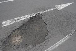Bild vergr��ern: Schadhafte Strassendecke