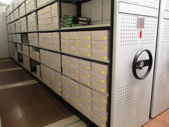 Neue Rollregal-Anlage im Magazinraum Stemwede des L�bbecker Stadtarchivs