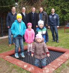 �bergabe_Trampolin_Spielplatz_Andreasstra�e1