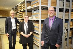 Gruppenbild mit Archivarin