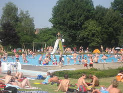 Freibad - Kinderbecken mit Rutsche