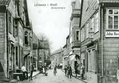 Blick in die B�ckerstra�e Richtung G�nsemarkt. um 1910 - Auch nach Feierabend war in den Stra�en noch viel los