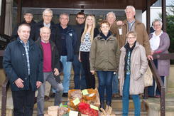 �bergabe_der_Blumenzwiebeln an die Ortsheimatpfleger