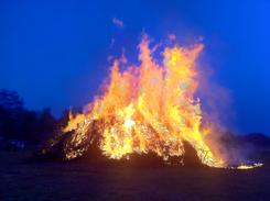 Mit Sicherheit: Osterfeuer in L&uuml;bbecke
