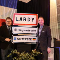 Bild vergr��ern: Hinweisschild Partnerst�dte Lardy-Stemwede