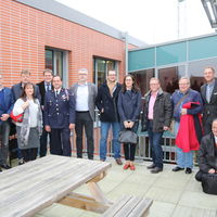 Bild vergr��ern: Bei der Besichtigung der Feuerwache von links nach rechts: Klaus Riechmann, Michael Hemann, Marco Quebe, Natalie ... (Comit� de jumelage Lardy) , Kai Abruszat, Lt. Ludovic LAVENANT, Herv� Guennoc, Henner He�lau, Anne Chaussidon, Andreas Weing�rtner, Friedhelm Kohlwes, J�rg Bartel, ..., (Comit� de jumelage Lardy) und Antje Pieper)