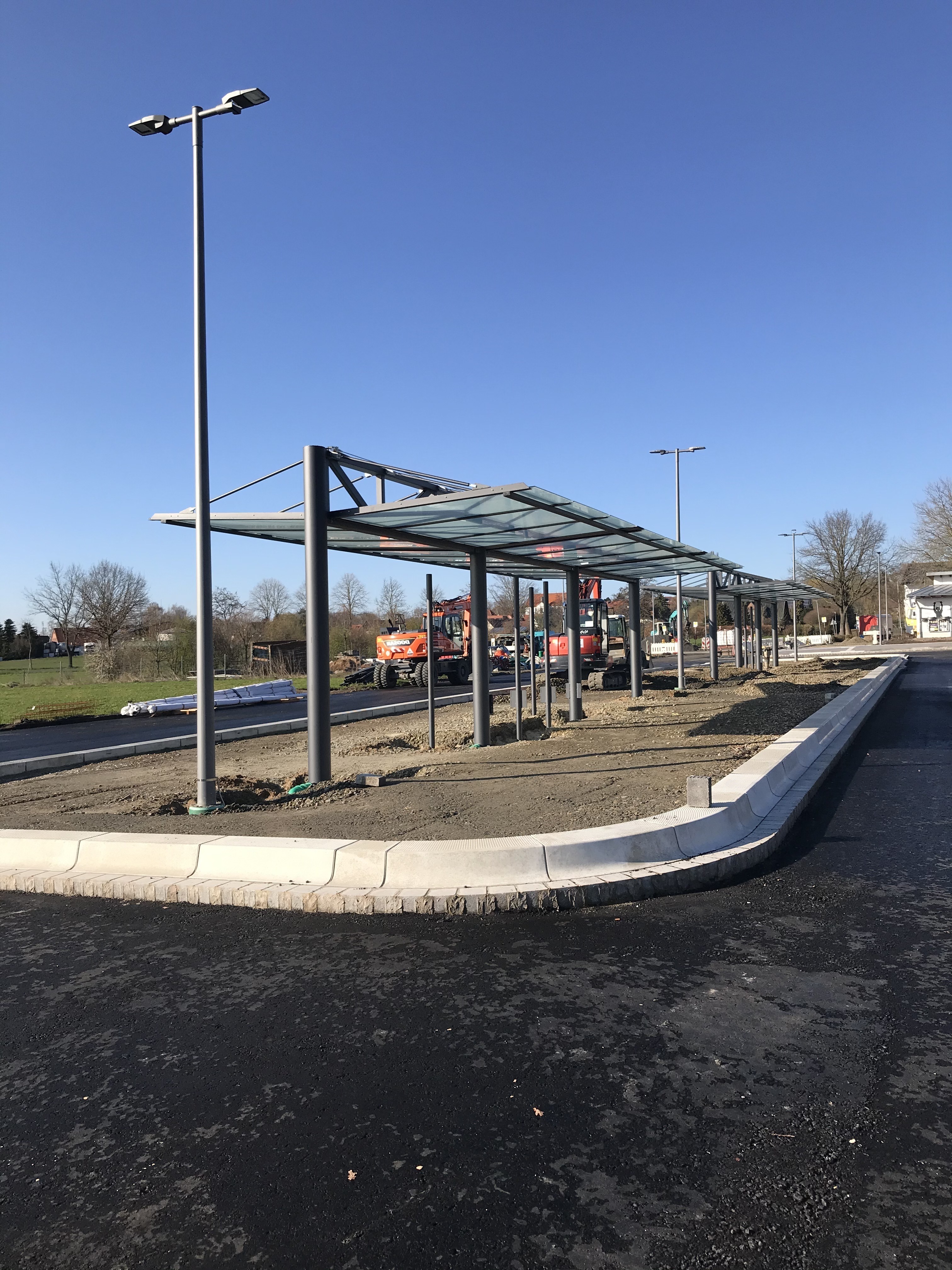 Der neue Busbahnhof in Wehdem nimmt Formen an.