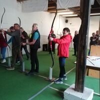 Bild vergr��ern: ZWAR beim Bogenschie�en