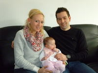 Jessika und Patrick Grewe mit Lina