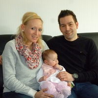 Bild vergr��ern: Jessika und Patrick Grewe mit Lina