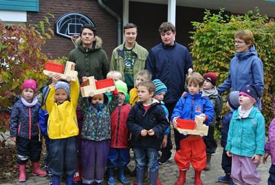 Ismail, Max, Marek �berreichen LKW