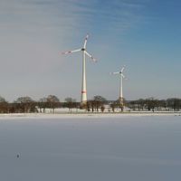 Bild vergr��ern: Schneefeld in Wasserstra�e