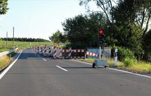 Symbolfoto Stra�ensperrung mit Ampel
