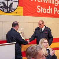 Bild vergr��ern: Gro�er Zapfenstreich zur Verabschiedung der Wehrf�hrung der Stadt Petershagen