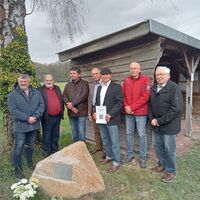 Bild vergr��ern: Gedenkstein in der Ortschaft Ilse