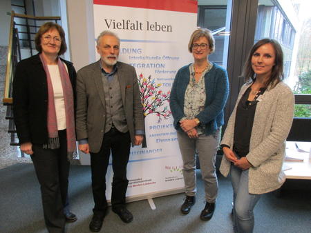 Foto: v.l. S. Bormann (KI), Prof. Dr. Grie&szlig;haber (Uni M&uuml;nster) , A. Mischendahl (Uni Paderborn), P. Intemann (KI) (Foto: P.Wienczny)