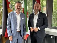 Frank Holtmann mit Landrat Ali Dogan