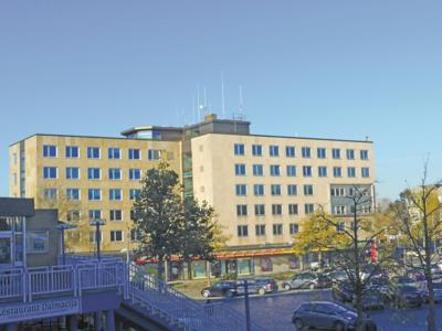 Rathausansicht vom Wilhelm-Kern-Platz