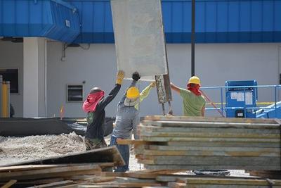 Bauarbeiter auf Baustelle