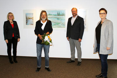 Bild (v.l.n.r.) Sachgebietsleiterin Kerstin Klute, Georg Haering, B�rgermeister Heinrich Vieker und Personalratsmitglied Petra Dax.