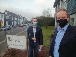 B�rgermeister Dr. Henning Vieker und Stadtk�mmerer Bj�rn Horstmeier beim Notar