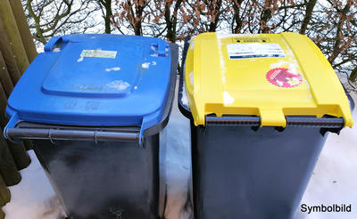 Symbolbild M�lltonnen im Schnee