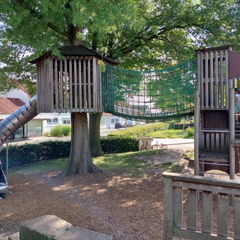 gro�er Kletterturm am Tannenbergplatz