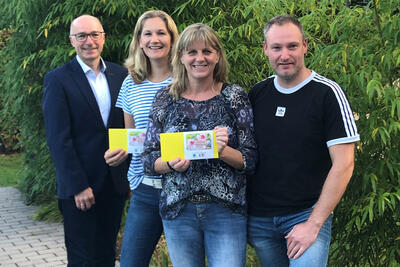 Foto (v.l.r.) Klaus Hagemeier, Vorstand Stadtwerke Espelkamp A�R, Anja Dierks, Nadine Aldag und Tim Pansing (Personalrat)