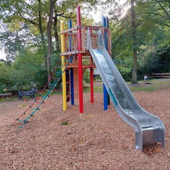 Kletterspielger�t mit Rutsche