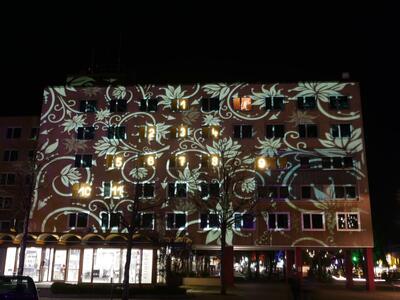 Fassadenillumination des Espelkamper Rathauses