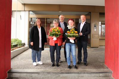 Bild (v.l.n.r.) Yvonne M�ller, Valentina Samok, Christian Kr�ger,  Nelli Steinfeld und B�rgermeister Dr. Henning Vieker