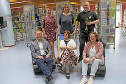 Verabschiedung in den Ruhestand: v.l. B�rgermeister Dr. Henning Vieker, Meike Gr�pel, Silvia Meier, Sabine Berges, Benjamin Pfennig, Karin Wewers