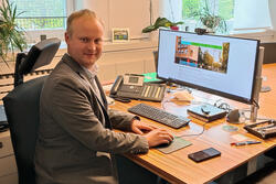 B�rgermeister Dr. Henning Vieker freut sich �ber das neue B�rgerserviceportal