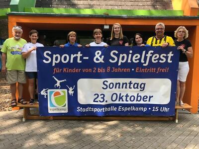 v.l.n.r:. J�rgen Heimsath (Stadtsportverband Espelkamp), Bianca Eberhardt (VfB Fabbenstedt), Diana Hormann (AWO-Familienzentrum Abenteuerland), Johanna Krause (Ehrenamts-beauftragte Espelkamp), Marei Nagel (ATSV), Gaby Riesner (Kath. Kinderhaus St. Marien