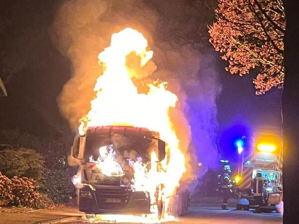 Fahrzeugbrand beim Entsorgungsunternehmen