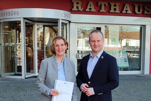 B�rgermeister Dr. Vieker begr��t Susanne Sassenberg in Espelkamp