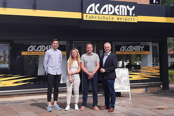 Neuer�ffnung der Academy Fahrschule Welpott