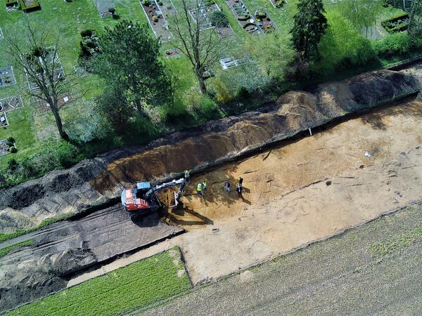 Gr�berfund bei Erweiterungsarbeiten in Frotheim