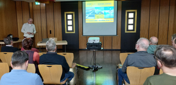 Pr�sentation im B�rgerhaus Espelkamp: Andreas Schwarze (Vorstand Energie-f�r-uns eG)