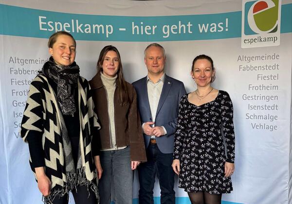 Das Bild zeigt v.l.n.r. Ina B�ker (Ludwig-Steil-Hof), Jana Fink (Demokratie leben!), B�rgermeister Henning und Johanna Krause, Ehrenamtsbeauftragte der Stadt Espelkamp
