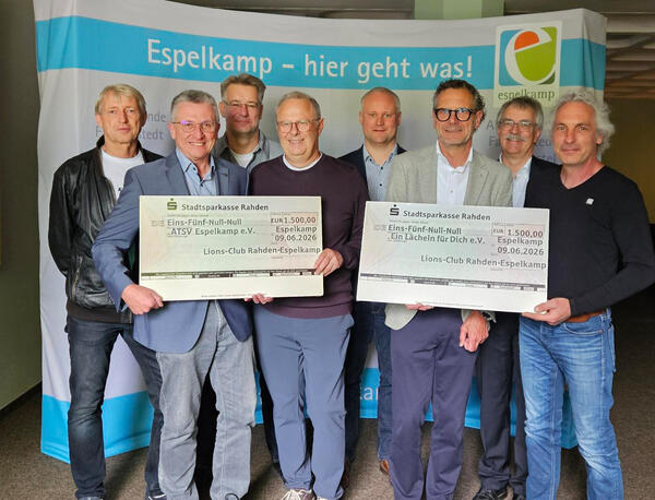Fototermin zur Spenden�bergabe