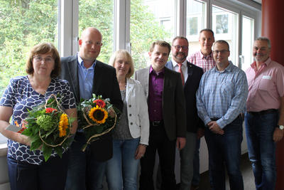 Bild (v.l.n.r.) Margot Sowa, Maik Tiemann, Kerstin Klute, Matthias Tegeler, B�rgermeister Heinrich Vieker, Andr� K�ster,  Personalratsvorsitzender Marcus Berner und Christian Kr�ger.