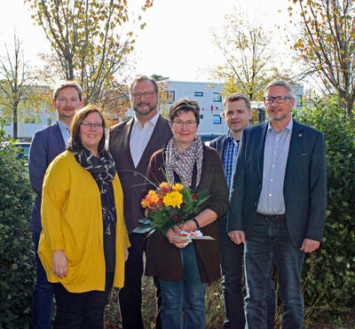 (hintere Reihe v.l.n.r.) K&auml;mmerer Bj&ouml;rn Horstmeier, B&uuml;rger-meister Heinrich Vieker, Fachbereichsleiter Matthias Tegeler, (vordere Reihe v.l.n.r.) Personalratsvorsitzende Yvonne Gotter, Marlies Kopmann und Sachgebietsleiter Friedrich Schumacher