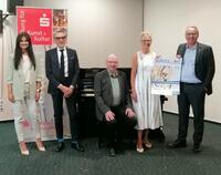 Krystsina Chabrouskaya (SPK/Stiftung), Heinz Steinmeyer (SPK/Stiftung),  Heinz-Hermann Grube (Begabtenf&ouml;rderung und Rotary Club L&uuml;bbecke), B&auml;rbel Kloss (SPK/Stiftung), Marc Greve (Rotary Club L&uuml;bbecke).